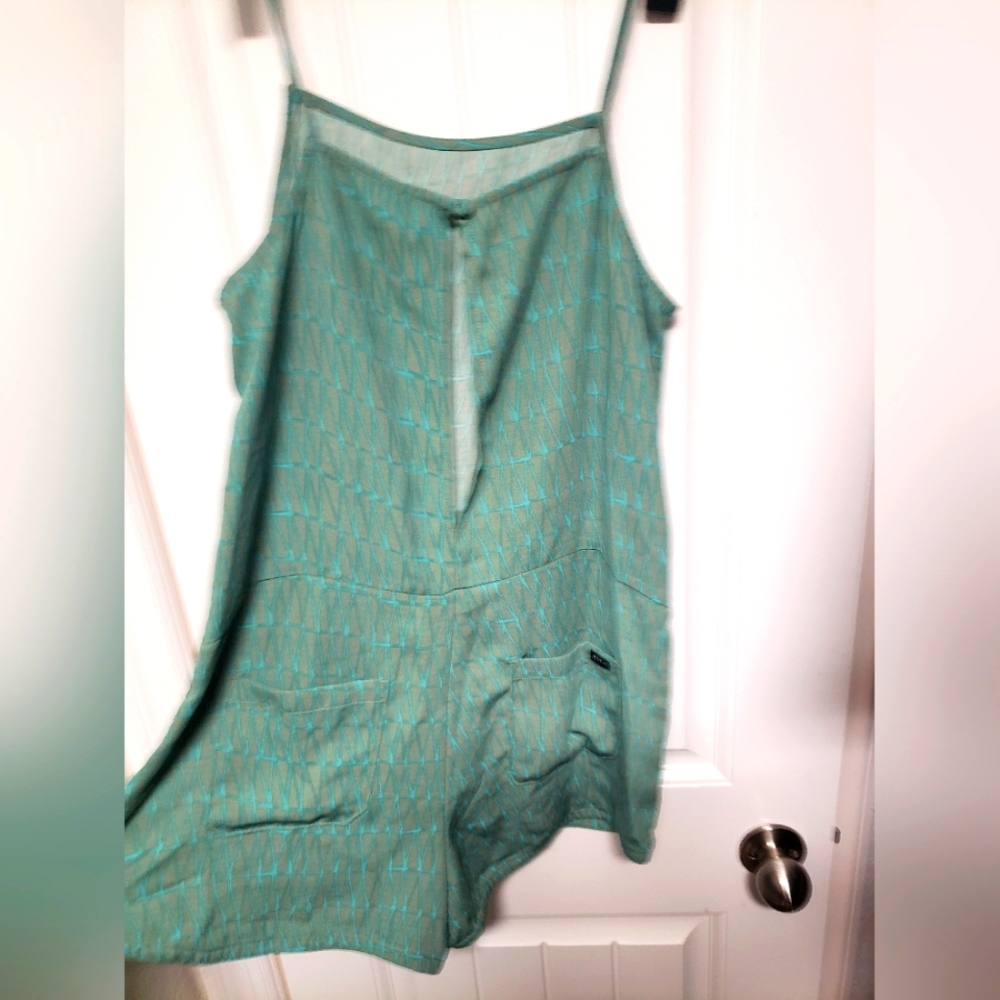 RVCA women's sleeveless Romper - Picture 6 of 8